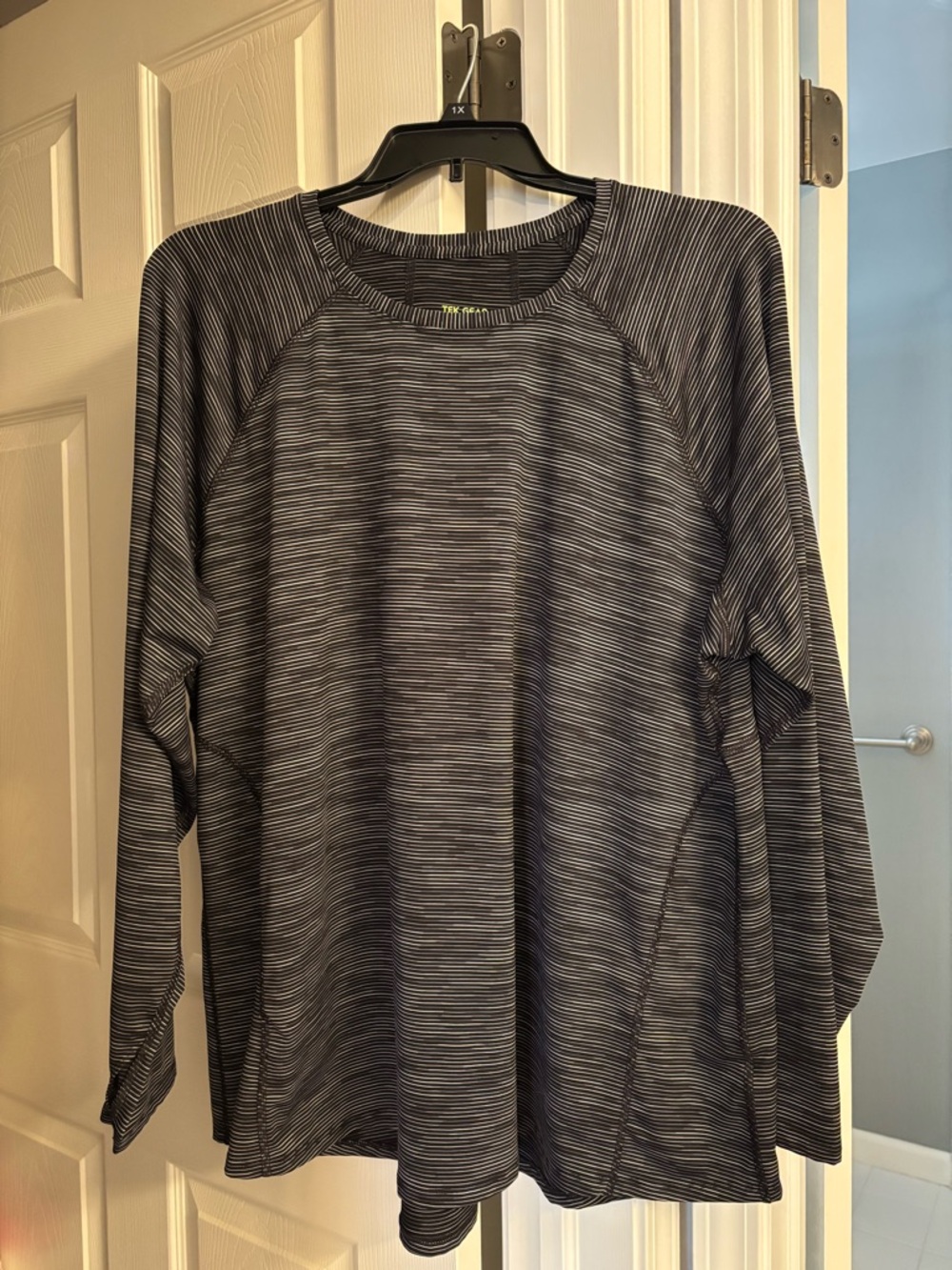tek gear Women’s Long-Sleeve Crewneck Shirt - Charcoal Gray Stripe